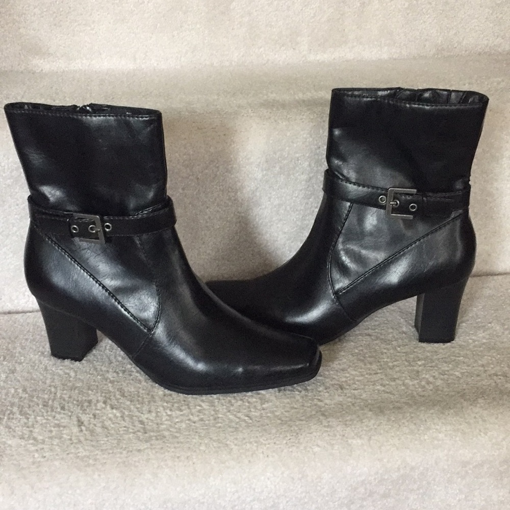 St. John’s Bay Boots Size 8